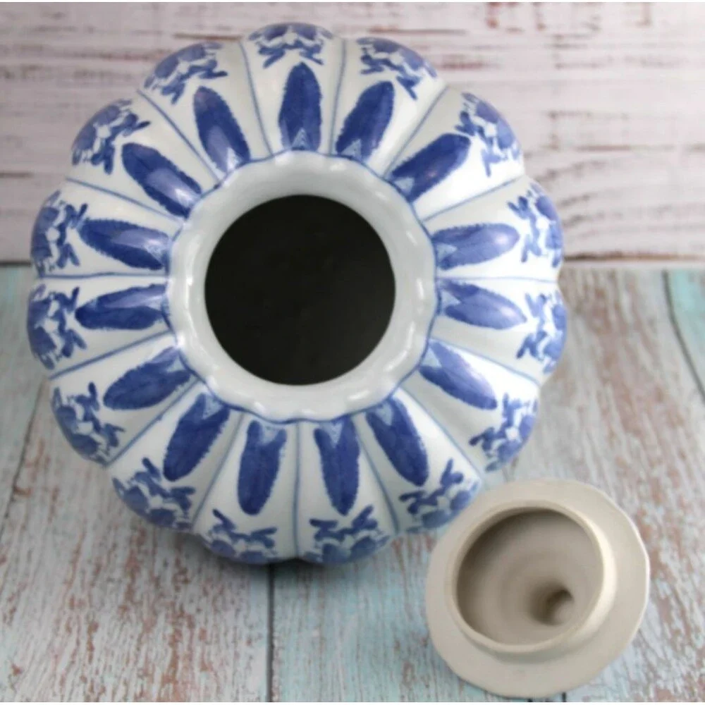 Vintage Chinese Blue White Porcelain Pumpkin Form Lidded Ginger Jar 10.5